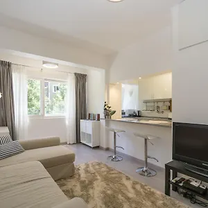Apartment Lovely & Modern In The Center