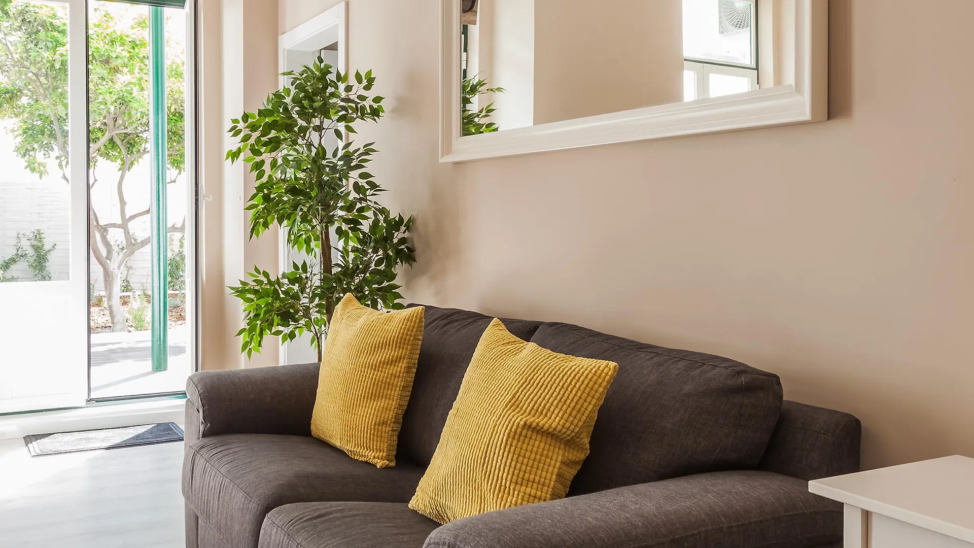 ליסבון Vila Garden Guesthouse בית הארחה